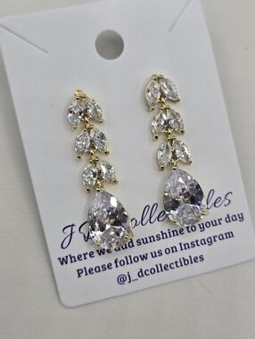 Swarovski Crystal Elements Gold Statement Earrings Teardrop Lightweight 1.5 inch